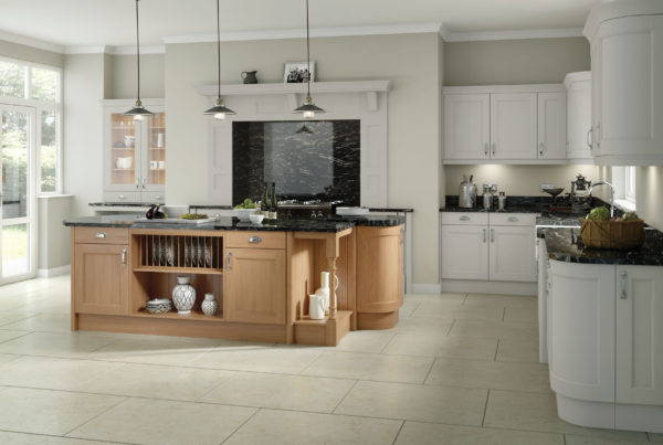 Shaker Style Kitchen in Wood and Oak